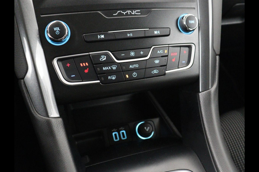 Ford Mondeo 2.0 IVCT HEV Titanium | Stoelverwarming | Carplay | Keyless | Navigatie | Verwarmde voorruit | Parkeerhulp | DAB | Climate control | Cruise control