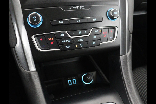 Ford Mondeo 2.0 IVCT HEV Titanium | Stoelverwarming | Carplay | Keyless | Navigatie | Verwarmde voorruit | Parkeerhulp | DAB | Climate control | Cruise control
