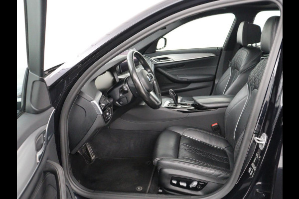 BMW 5 Serie 530d M Sport | Schuifdak | Head-Up | Nappaleder | Trekhaak | Adaptive cruise | Laserlicht | Camera | Stoelverwarming | Navigatie | 20'' | Sfeerverlichting | Park Assist | Origineel NL