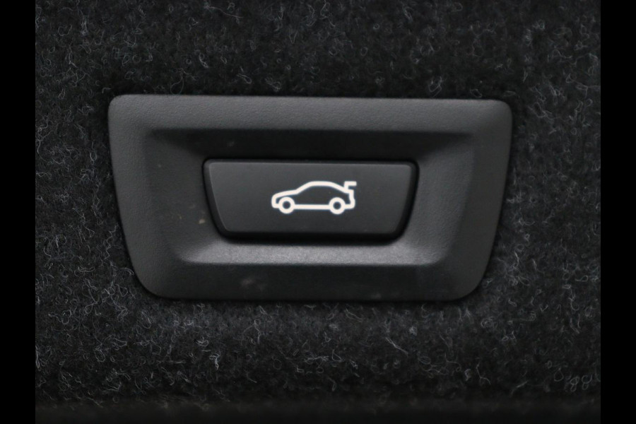 BMW 5 Serie 530d M Sport | Schuifdak | Head-Up | Nappaleder | Trekhaak | Adaptive cruise | Laserlicht | Camera | Stoelverwarming | Navigatie | 20'' | Sfeerverlichting | Park Assist | Origineel NL