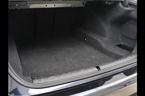 BMW 5 Serie 530d M Sport | Schuifdak | Head-Up | Nappaleder | Trekhaak | Adaptive cruise | Laserlicht | Camera | Stoelverwarming | Navigatie | 20'' | Sfeerverlichting | Park Assist | Origineel NL