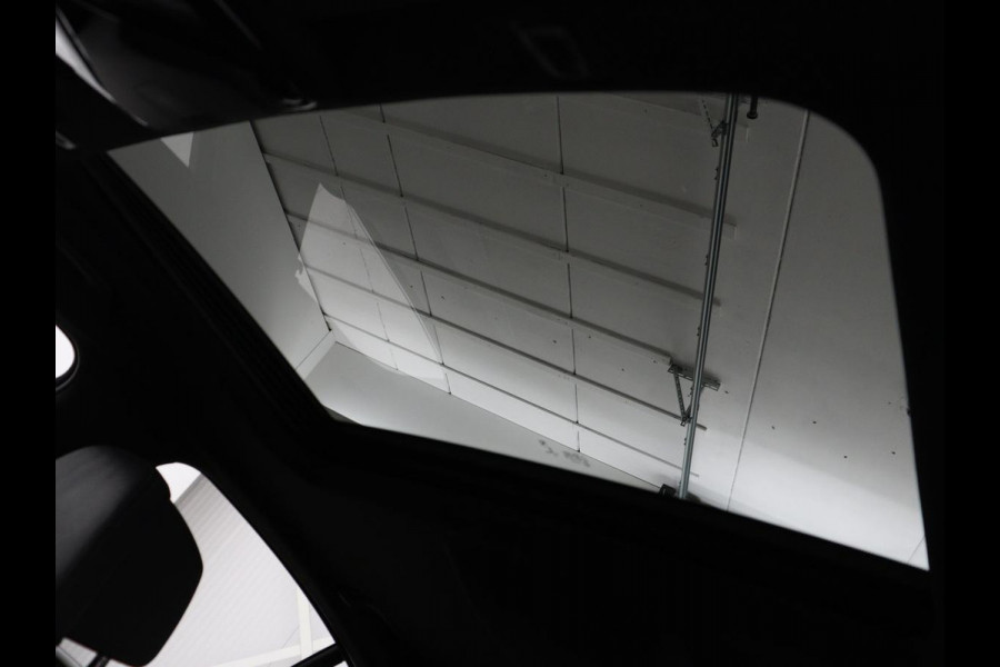 BMW 5 Serie 530d M Sport | Schuifdak | Head-Up | Nappaleder | Trekhaak | Adaptive cruise | Laserlicht | Camera | Stoelverwarming | Navigatie | 20'' | Sfeerverlichting | Park Assist | Origineel NL