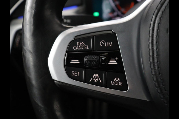 BMW 5 Serie 530d M Sport | Schuifdak | Head-Up | Nappaleder | Trekhaak | Adaptive cruise | Laserlicht | Camera | Stoelverwarming | Navigatie | 20'' | Sfeerverlichting | Park Assist | Origineel NL