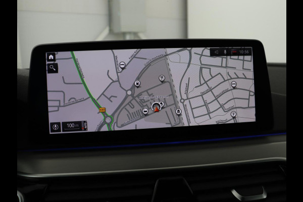 BMW 5 Serie 530d M Sport | Schuifdak | Head-Up | Nappaleder | Trekhaak | Adaptive cruise | Laserlicht | Camera | Stoelverwarming | Navigatie | 20'' | Sfeerverlichting | Park Assist | Origineel NL