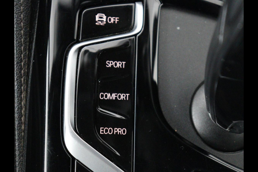 BMW 5 Serie 530d M Sport | Schuifdak | Head-Up | Nappaleder | Trekhaak | Adaptive cruise | Laserlicht | Camera | Stoelverwarming | Navigatie | 20'' | Sfeerverlichting | Park Assist | Origineel NL