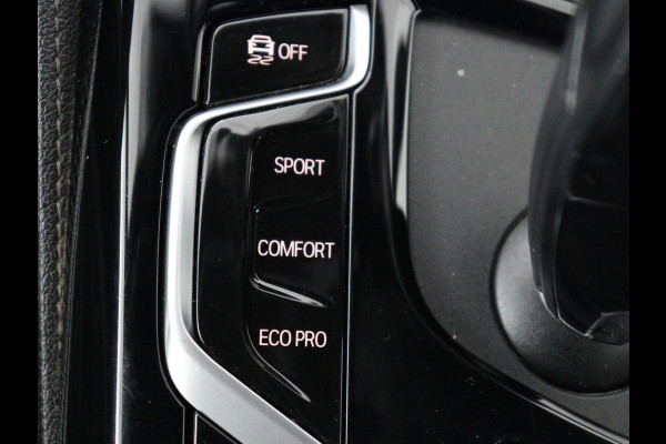 BMW 5 Serie 530d M Sport | Schuifdak | Head-Up | Nappaleder | Trekhaak | Adaptive cruise | Laserlicht | Camera | Stoelverwarming | Navigatie | 20'' | Sfeerverlichting | Park Assist | Origineel NL