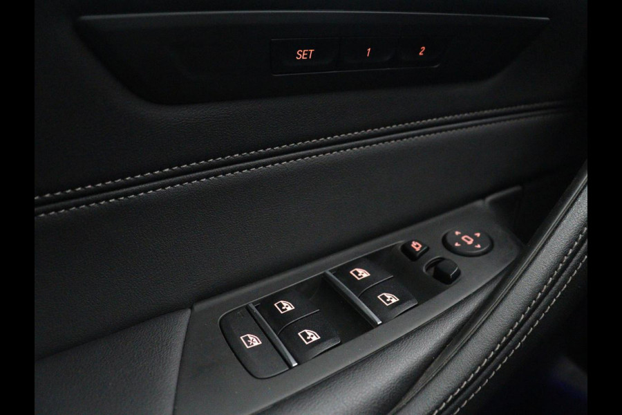 BMW 5 Serie 530d M Sport | Schuifdak | Head-Up | Nappaleder | Trekhaak | Adaptive cruise | Laserlicht | Camera | Stoelverwarming | Navigatie | 20'' | Sfeerverlichting | Park Assist | Origineel NL