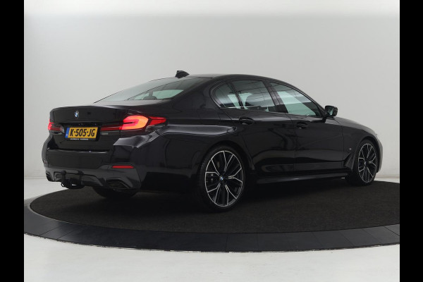 BMW 5 Serie 530d M Sport | Schuifdak | Head-Up | Nappaleder | Trekhaak | Adaptive cruise | Laserlicht | Camera | Stoelverwarming | Navigatie | 20'' | Sfeerverlichting | Park Assist | Origineel NL