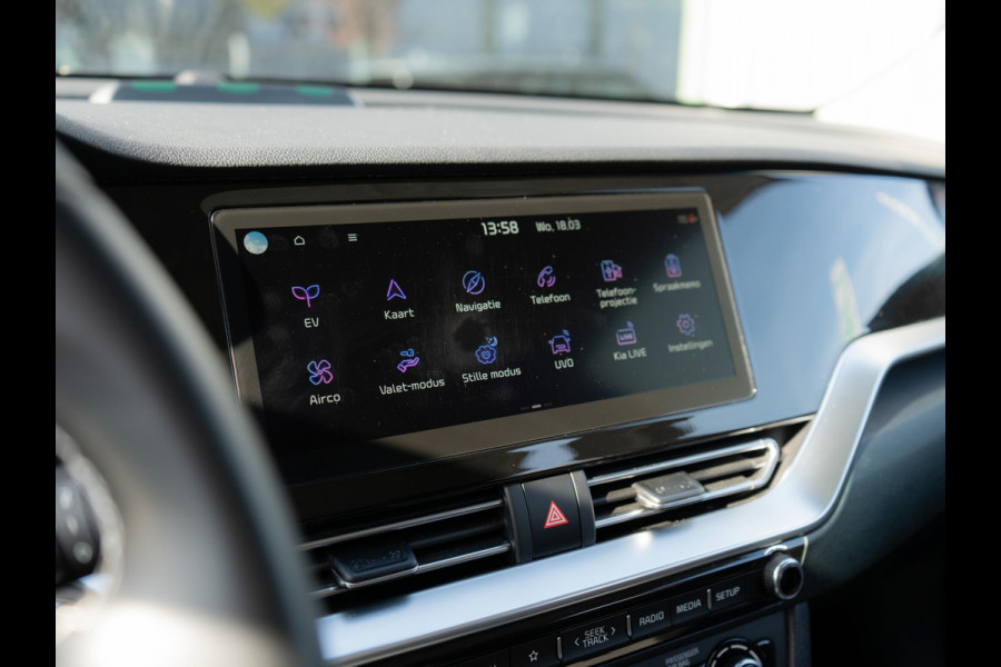 Kia e-Niro DynamicLine 64 kWh | Nederlandse dealer onderhouden auto | Navigatie | Clima |