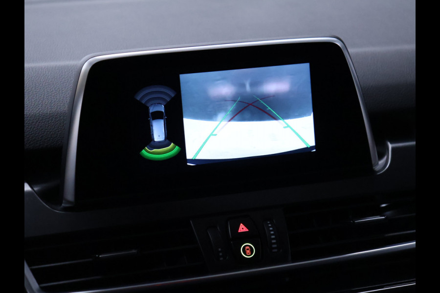 BMW 2 Serie Gran Tourer 218i 7p. Corporate Lease Executive [TREKHAAK, CRUISE CONTROL, BLUETOOTH TELEFOON, ACHTERUITRIJCAMERA, PDC V+A, STOELVERWARMING, 7-ZITTER, NIEUWTSAAT]