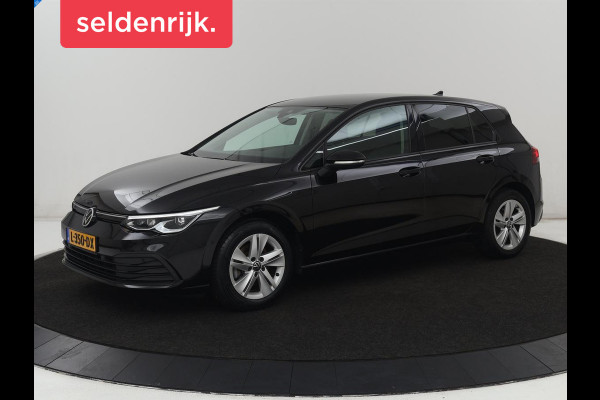 Volkswagen Golf 1.0 eTSI Life | Camera | Massage | Carplay | Adaptive cruise | Memory | Navigatie | Sfeerverlichting | Side Assist | File Assistent | Climate control | Park Assist | Getint glas