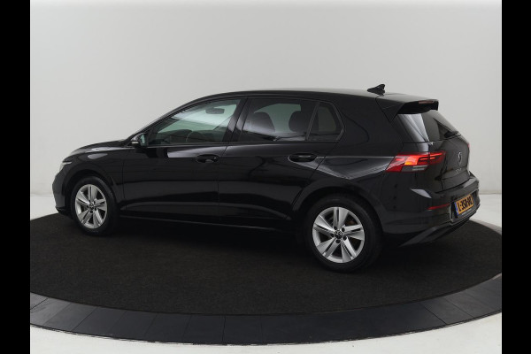 Volkswagen Golf 1.0 eTSI Life | Camera | Massage | Carplay | Adaptive cruise | Memory | Navigatie | Sfeerverlichting | Side Assist | File Assistent | Climate control | Park Assist | Getint glas