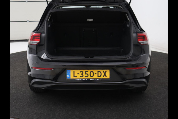 Volkswagen Golf 1.0 eTSI Life | Camera | Massage | Carplay | Adaptive cruise | Memory | Navigatie | Sfeerverlichting | Side Assist | File Assistent | Climate control | Park Assist | Getint glas