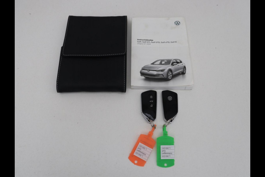 Volkswagen Golf 1.0 eTSI Life | Camera | Massage | Carplay | Adaptive cruise | Memory | Navigatie | Sfeerverlichting | Side Assist | File Assistent | Climate control | Park Assist | Getint glas