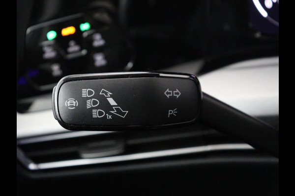 Volkswagen Golf 1.0 eTSI Life | Camera | Massage | Carplay | Adaptive cruise | Memory | Navigatie | Sfeerverlichting | Side Assist | File Assistent | Climate control | Park Assist | Getint glas