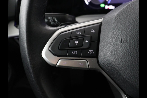 Volkswagen Golf 1.0 eTSI Life | Camera | Massage | Carplay | Adaptive cruise | Memory | Navigatie | Sfeerverlichting | Side Assist | File Assistent | Climate control | Park Assist | Getint glas