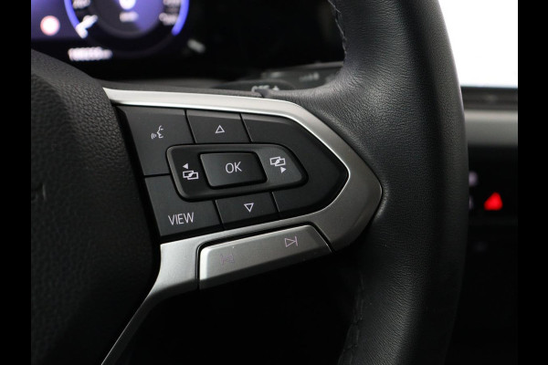 Volkswagen Golf 1.0 eTSI Life | Camera | Massage | Carplay | Adaptive cruise | Memory | Navigatie | Sfeerverlichting | Side Assist | File Assistent | Climate control | Park Assist | Getint glas
