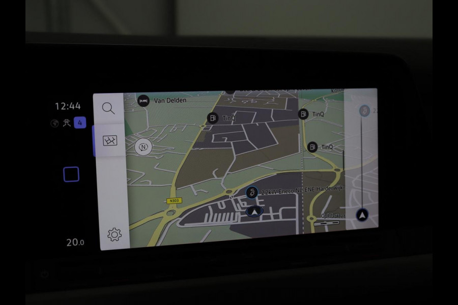 Volkswagen Golf 1.0 eTSI Life | Camera | Massage | Carplay | Adaptive cruise | Memory | Navigatie | Sfeerverlichting | Side Assist | File Assistent | Climate control | Park Assist | Getint glas