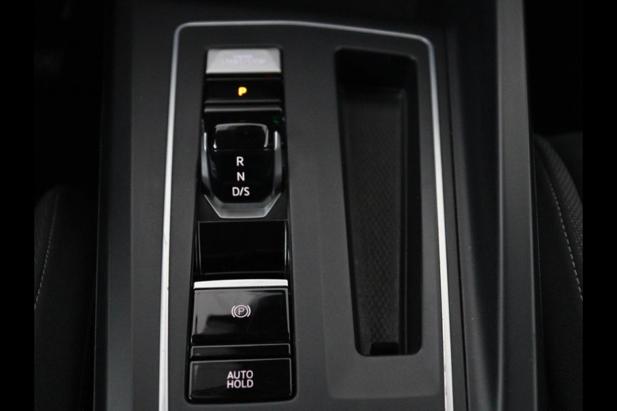 Volkswagen Golf 1.0 eTSI Life | Camera | Massage | Carplay | Adaptive cruise | Memory | Navigatie | Sfeerverlichting | Side Assist | File Assistent | Climate control | Park Assist | Getint glas