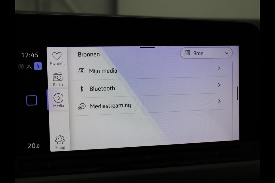 Volkswagen Golf 1.0 eTSI Life | Camera | Massage | Carplay | Adaptive cruise | Memory | Navigatie | Sfeerverlichting | Side Assist | File Assistent | Climate control | Park Assist | Getint glas