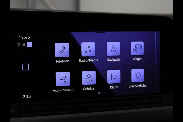 Volkswagen Golf 1.0 eTSI Life | Camera | Massage | Carplay | Adaptive cruise | Memory | Navigatie | Sfeerverlichting | Side Assist | File Assistent | Climate control | Park Assist | Getint glas