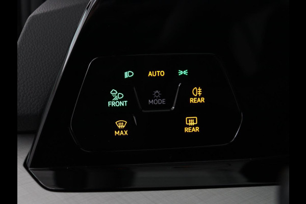 Volkswagen Golf 1.0 eTSI Life | Camera | Massage | Carplay | Adaptive cruise | Memory | Navigatie | Sfeerverlichting | Side Assist | File Assistent | Climate control | Park Assist | Getint glas