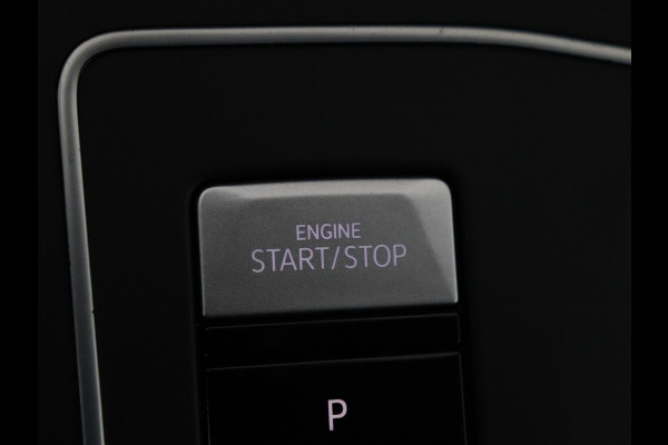 Volkswagen Golf 1.0 eTSI Life | Camera | Massage | Carplay | Adaptive cruise | Memory | Navigatie | Sfeerverlichting | Side Assist | File Assistent | Climate control | Park Assist | Getint glas