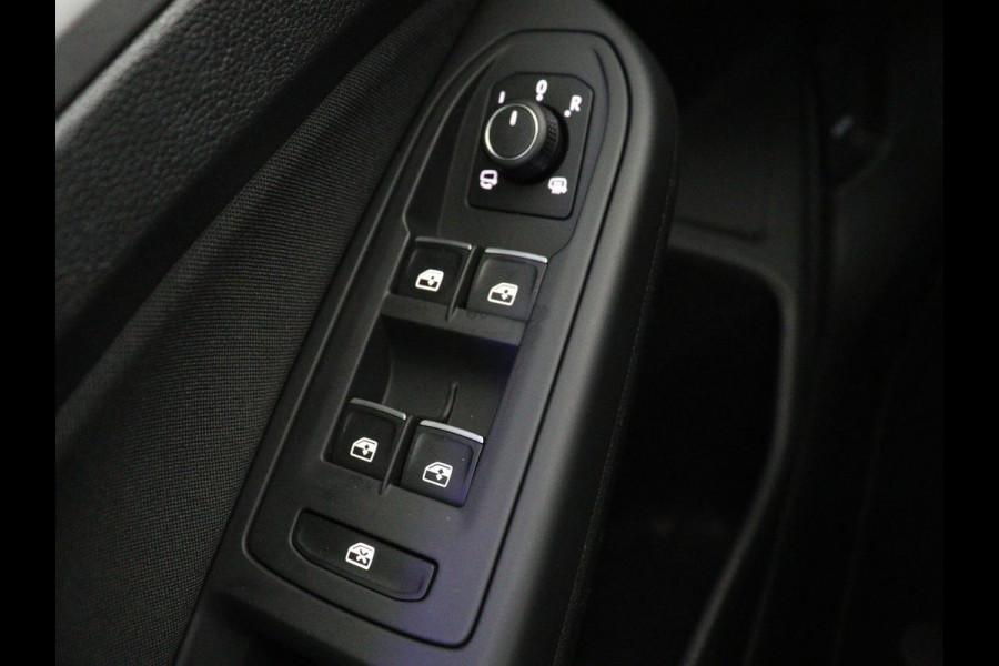 Volkswagen Golf 1.0 eTSI Life | Camera | Massage | Carplay | Adaptive cruise | Memory | Navigatie | Sfeerverlichting | Side Assist | File Assistent | Climate control | Park Assist | Getint glas