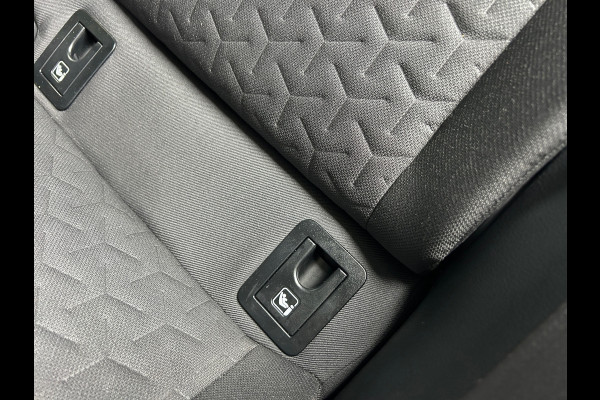 Toyota Corolla Touring Sports 1.8 Hybrid Business Plus Trekh. Apple Carplay Digi Dash Rijklaarprijs!