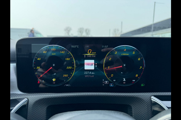 Mercedes-Benz A-Klasse 180 AMG 2021 Panorama Sfeerver. Memory