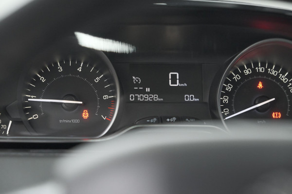 Peugeot 208 PureTech 82 Signature | Apple Carplay | Parkeersensoren | Navigatie | Airco