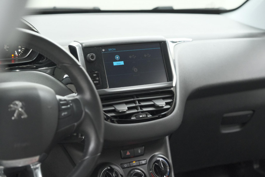 Peugeot 208 PureTech 82 Signature | Apple Carplay | Parkeersensoren | Navigatie | Airco