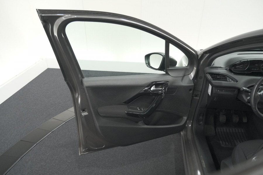 Peugeot 208 PureTech 82 Signature | Apple Carplay | Parkeersensoren | Navigatie | Airco