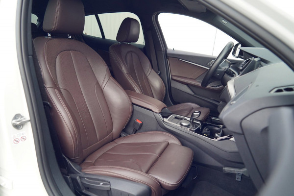 BMW 1-serie 118i Business Edition / M-Sport / 85dkm NAP / Leder / Camera / Stoel- & Stuurverw. / Navi