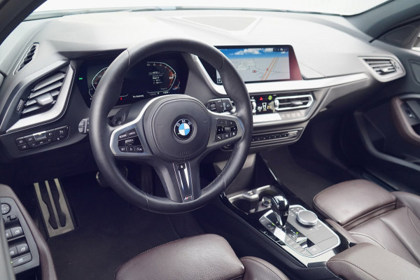 BMW 1-serie 118i Business Edition / M-Sport / 85dkm NAP / Leder / Camera / Stoel- & Stuurverw. / Navi