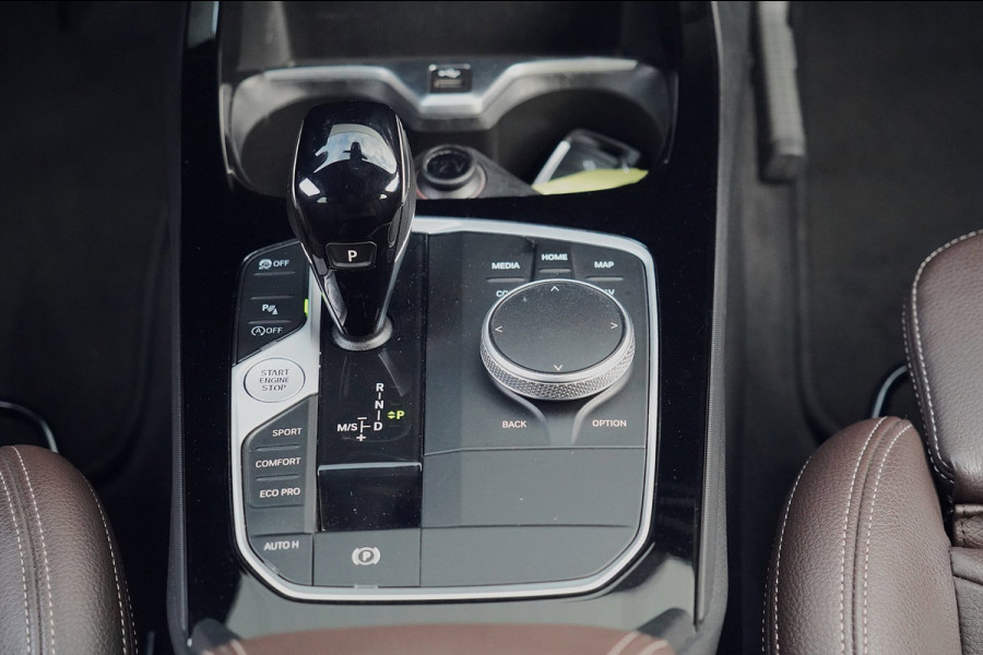 BMW 1-serie 118i Business Edition / M-Sport / 85dkm NAP / Leder / Camera / Stoel- & Stuurverw. / Navi