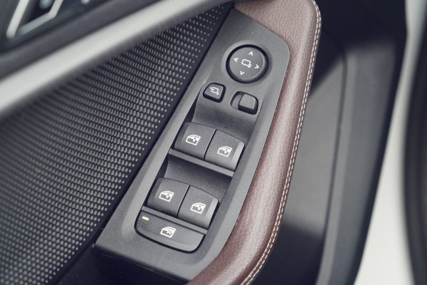 BMW 1-serie 118i Business Edition / M-Sport / 85dkm NAP / Leder / Camera / Stoel- & Stuurverw. / Navi