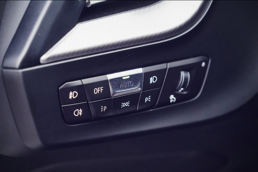 BMW 1-serie 118i Business Edition / M-Sport / 85dkm NAP / Leder / Camera / Stoel- & Stuurverw. / Navi