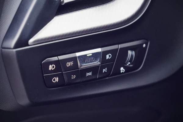 BMW 1-serie 118i Business Edition / M-Sport / 85dkm NAP / Leder / Camera / Stoel- & Stuurverw. / Navi