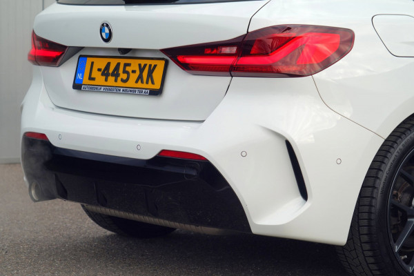 BMW 1-serie 118i Business Edition / M-Sport / 85dkm NAP / Leder / Camera / Stoel- & Stuurverw. / Navi