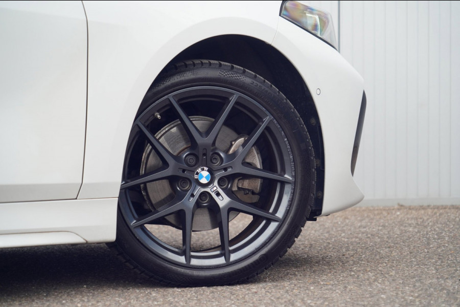 BMW 1-serie 118i Business Edition / M-Sport / 85dkm NAP / Leder / Camera / Stoel- & Stuurverw. / Navi