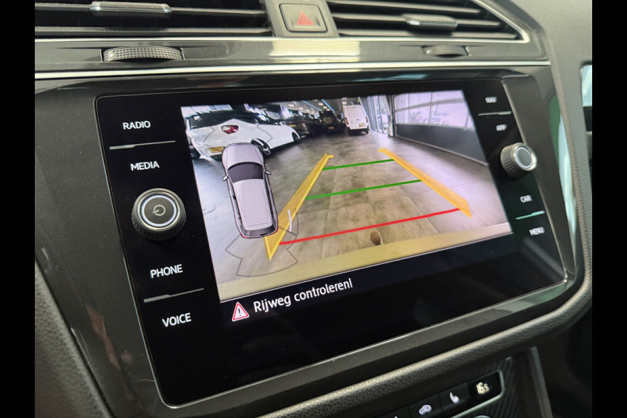Volkswagen Tiguan 1.5 TSI ACT Highline Bns R-Line Trekhaak Unieke-Wrap Adaptive-Cruise