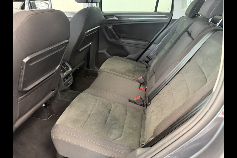 Volkswagen Tiguan 1.5 TSI ACT Highline Bns R-Line Trekhaak Unieke-Wrap Adaptive-Cruise