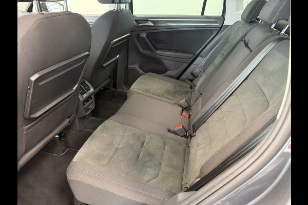 Volkswagen Tiguan 1.5 TSI ACT Highline Bns R-Line Trekhaak Unieke-Wrap Adaptive-Cruise