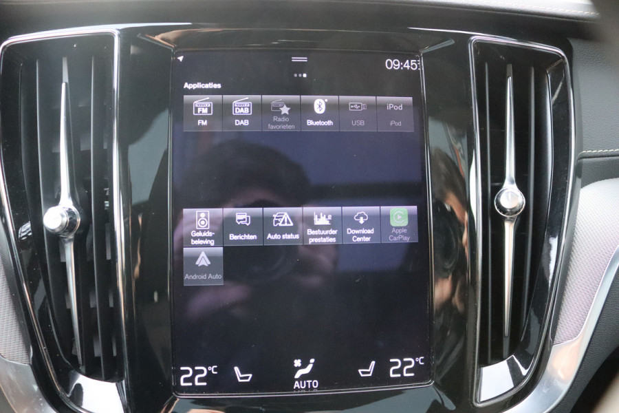 Volvo V60 2.0 T6 Recharge 340PK AWD R-Design Elektr.-trekhaak/Pano-dak/Winter-pack/Memory-stoel/Camera