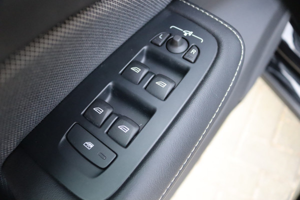 Volvo V60 2.0 T6 Recharge 340PK AWD R-Design Elektr.-trekhaak/Pano-dak/Winter-pack/Memory-stoel/Camera