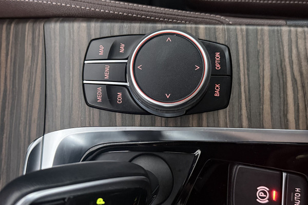 BMW 6 Serie Gran Turismo 630i High Executive (PANORAMADAK, H&K AUDIO, STOELVERWARMING/VERKOELING, STUURVERWARMING, CAMERA)