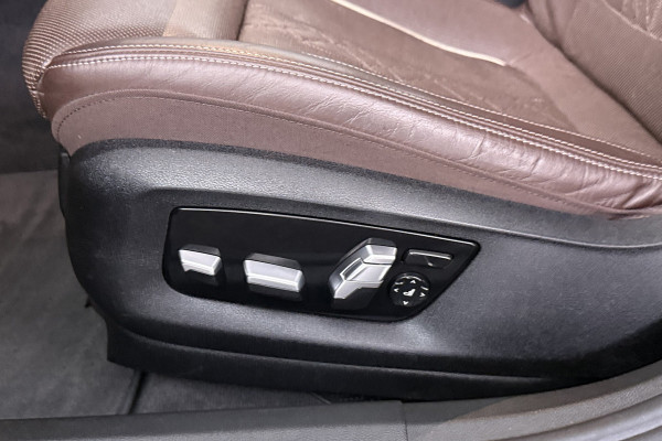 BMW 6 Serie Gran Turismo 630i High Executive (PANORAMADAK, H&K AUDIO, STOELVERWARMING/VERKOELING, STUURVERWARMING, CAMERA)