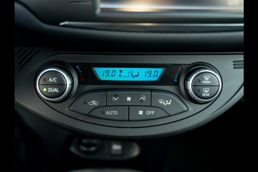 Toyota Yaris 1.5 Hybrid Team D | Stoelverw. | Trekhaak afn. | Lane Assist Prijs Rijklaar!!