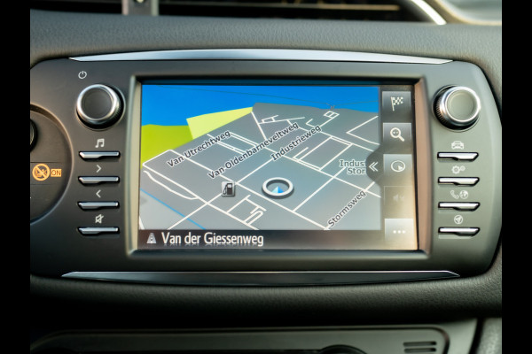 Toyota Yaris 1.5 Hybrid Team D | Stoelverw. | Trekhaak afn. | Lane Assist Prijs Rijklaar!!